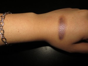 Swatch of CoverGirl Bombshell Shine Shadow